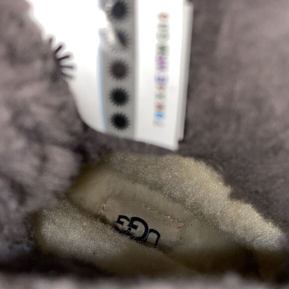 UGG ADIRONDACK III BOOT - Picture 6 of 6